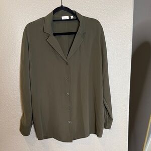 Wilfred Aritzia Freeform shirt in green khaki. New without tags